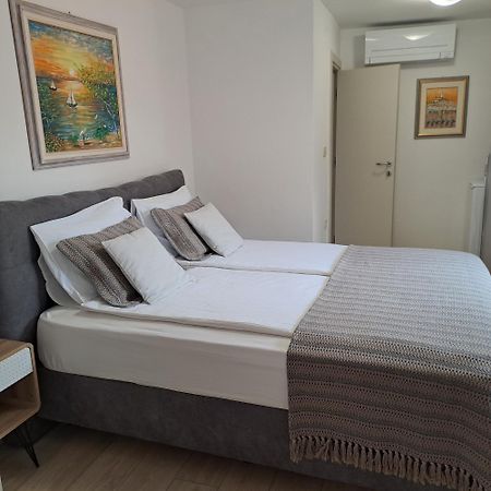 Apartment Lino - City Center Rovinj Extérieur photo